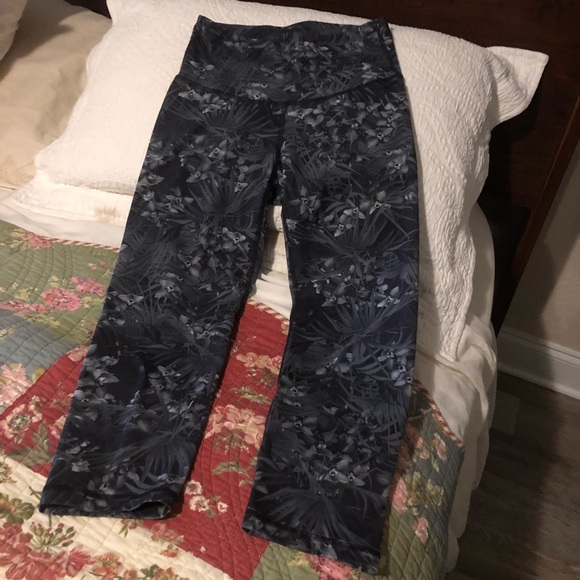 Old Navy Active Leggings Go Dry Black Floral Small Petite - Picture 2 of 16